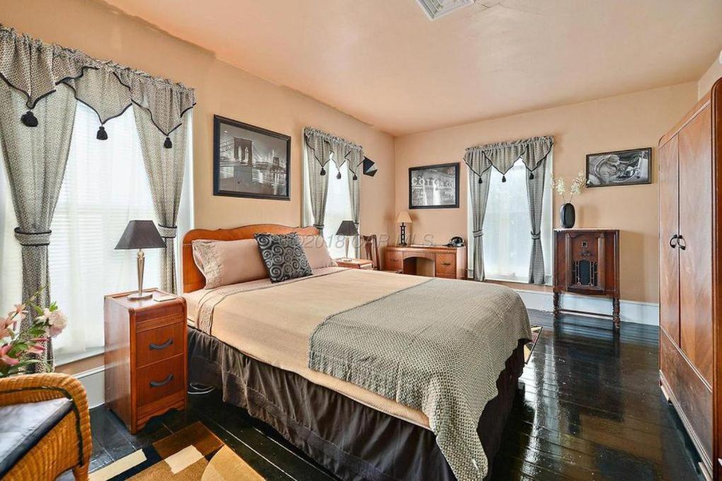 Princess Anne Book Lovers Inn Экстерьер фото