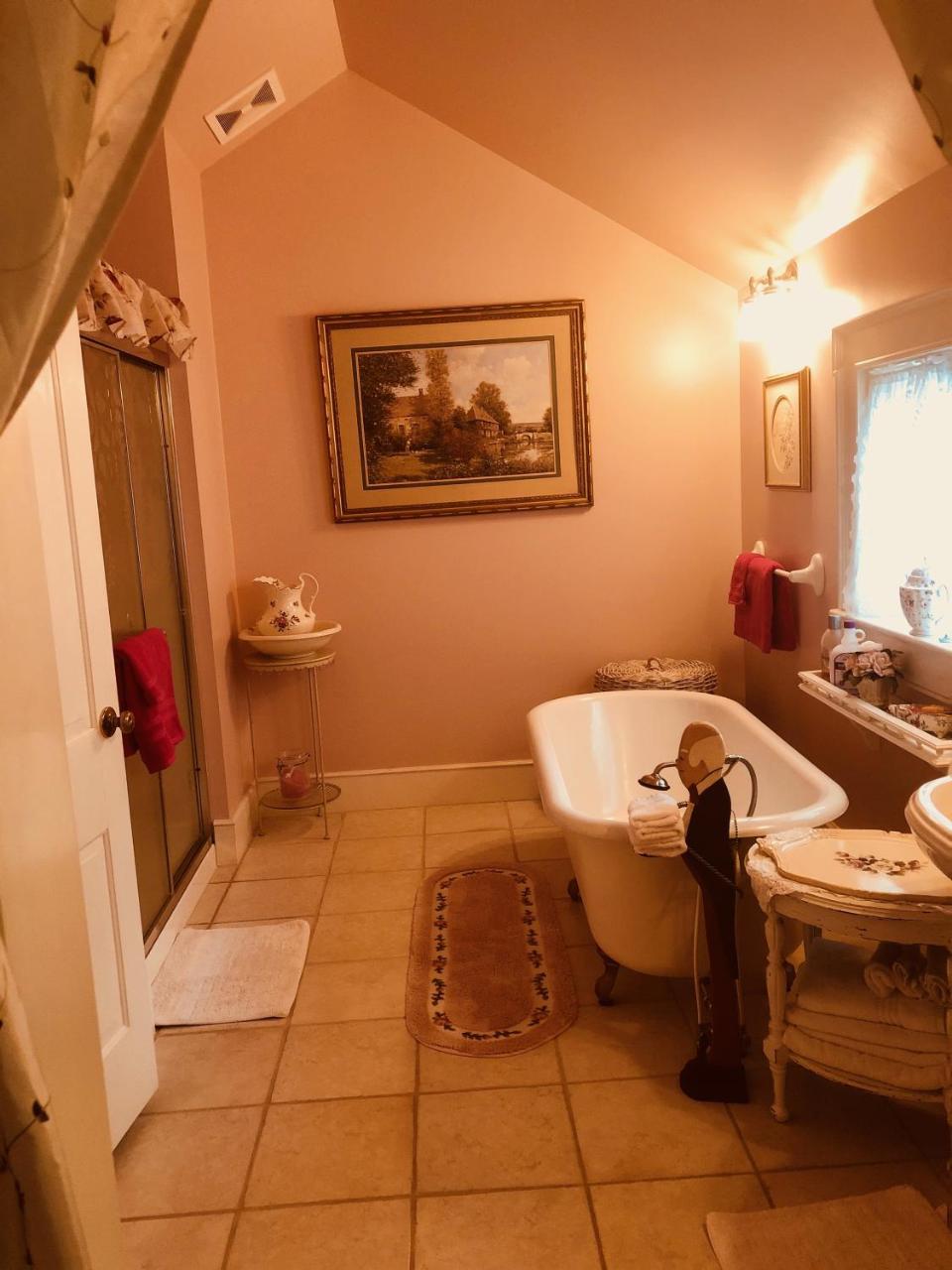 Princess Anne Book Lovers Inn Экстерьер фото